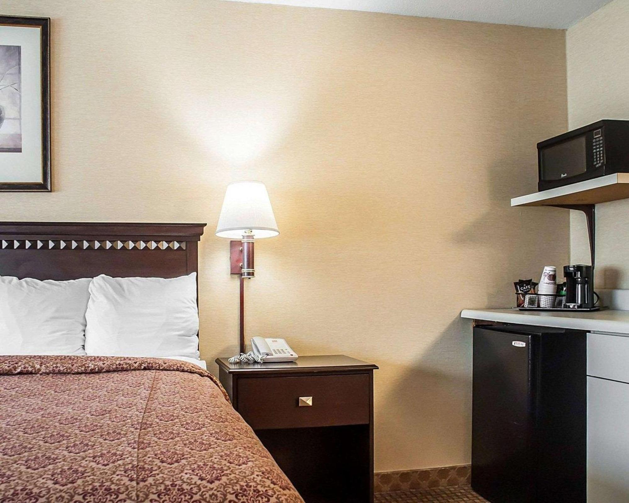 Econo Lodge Elmira-Corning Fisherville Ngoại thất bức ảnh